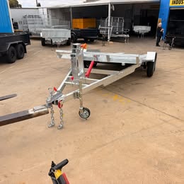 4.8M × 2M – 3.2T GALVANISED HYDRAULIC TILT CAR TRAILER - Image 4