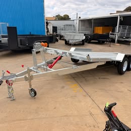4.8M × 2M – 3.2T GALVANISED HYDRAULIC TILT CAR TRAILER - Image 3