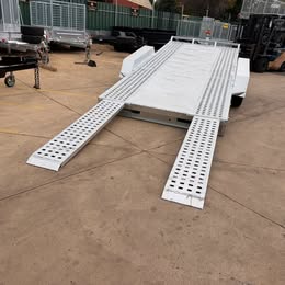 4.8M × 2M – 3.2T GALVANISED HYDRAULIC TILT CAR TRAILER - Image 5